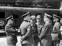 Bild 183-M1112-500  -->  22 June 1940. The Germans a revenge staged the surrender of the French troops on the same location in the same railway car. Hitler, always fond of drama and sensitive to publicity, made a real show of the humiliation of the French troops. From left to right: Von Ribbentrop, Keitel (in profile), Göring, Hess, Hitler, Raeder (hidden behind Hitler) and Brauchitsch, at the Armistice car.