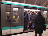 2018-11-21 18.13.34  -->  Metro traffic was in turmoil after various simultanuous disturbences. I had serious trouble getting to Gare du Nord in time.